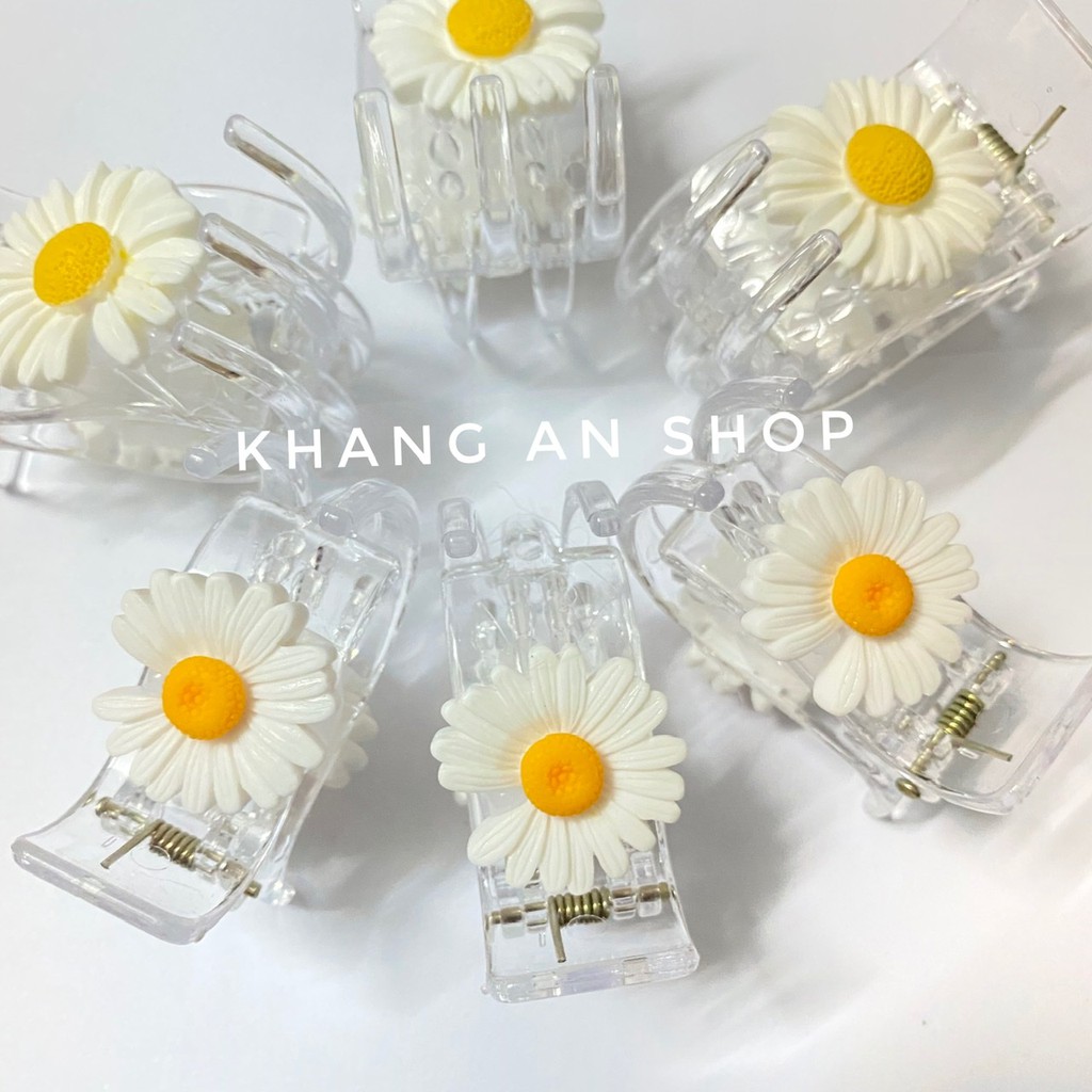 Kẹp tóc càng cua trong suốt hoạ tiết hoa cúc trắng