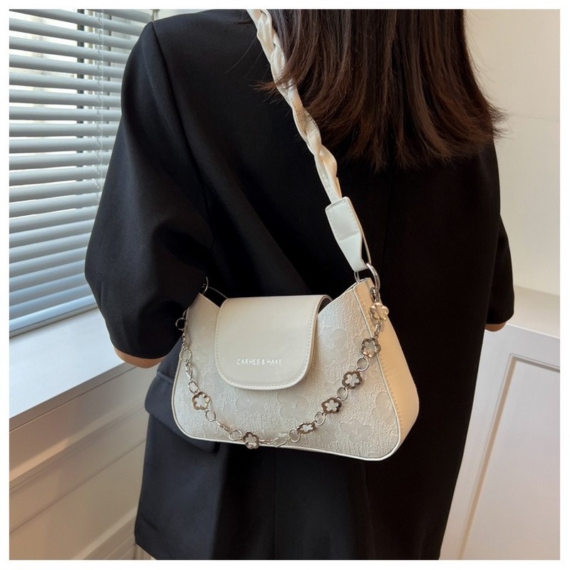 Túi Đeo Chéo Quai Xích Đơn Giản NB00385