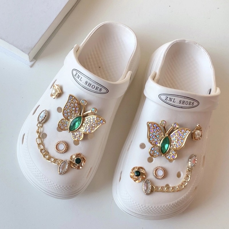 Phụ Kiện Dây Chuỗi Hình Đôi Giày Crocs Đa Năng Dành Cho Nữ Làm Vườn
