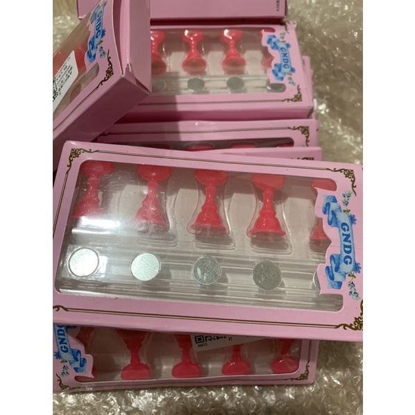 Đế cờ dán móng trưng bày