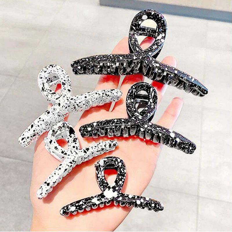 Kẹp Càng Cua Bò Sữa Sang Trọng Hot Trend BiTi Store