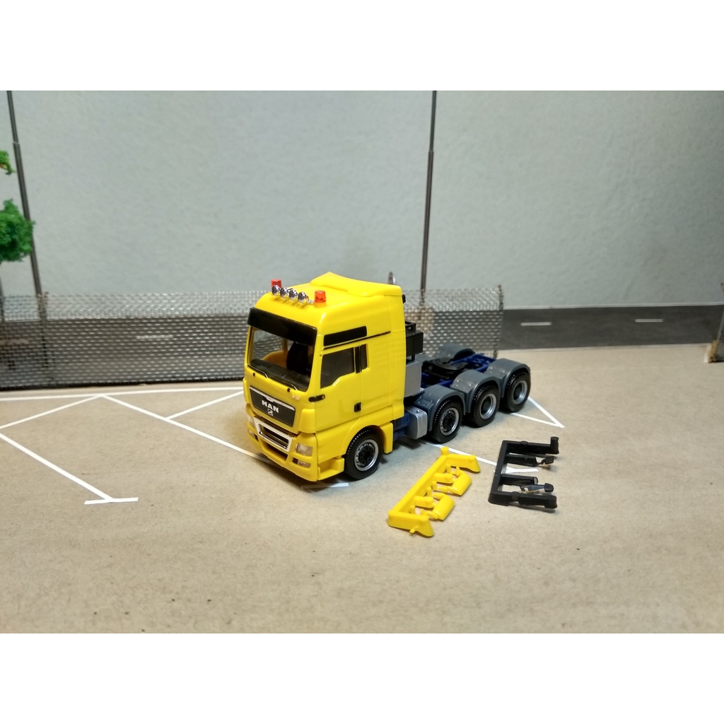Mô hình xe tải 1:87 Herpa Man TGX 8x4 V8