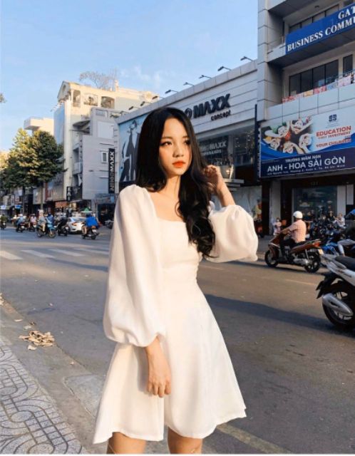 Đầm trắng tay bồng