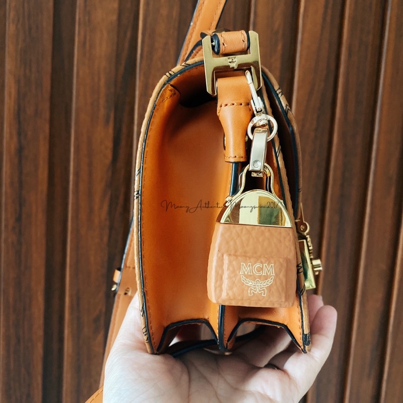 Set làm móc khoá cho nước hoa MCM