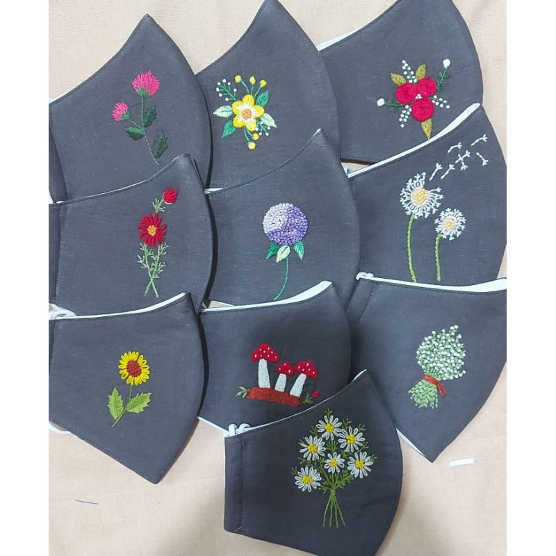 Khẩu trang linen thêu tay.