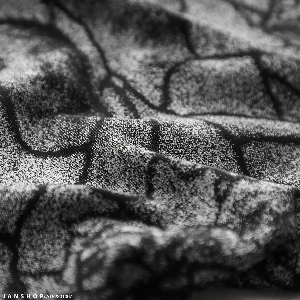 Áo Thun In Hình Mẹ Maria Nổi Bật Với Tone Màu Đen Basic