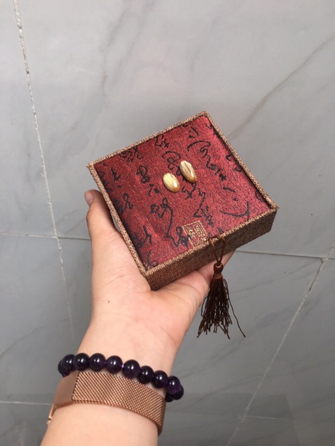 Hộp Gấm Đựng Vòng Phong Thủy Đẹp Mắt Có Tua Trang Trí Size 10x10x3,5cm