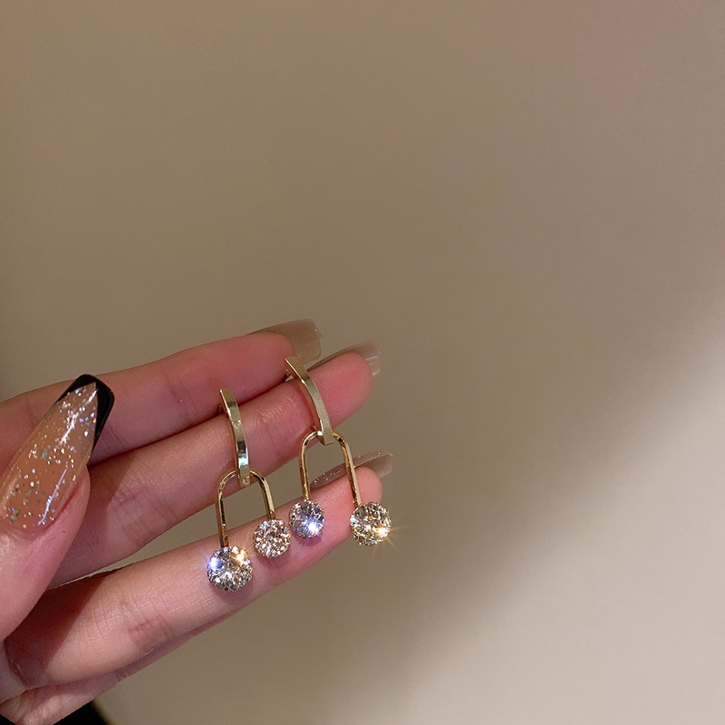 Đôi Khuyên Tai Chữ U Đính Đá Thời Trang Cho Nữ