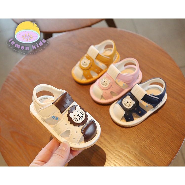 Sandal Tập Đi Cho Bé Trai Bé Gái Đế Mềm Hình Sư Tử Có Tiếng Kêu M19