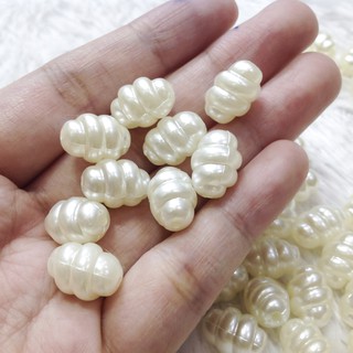 Hạt cườm trai nhựa xoắn con nhộng dễ thương xỏ vòng size 1.4cm