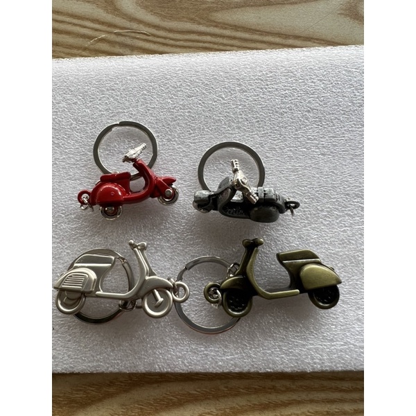 Móc khoá kim loại hình xe Vespa