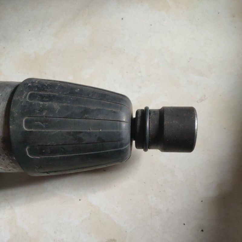 Máy bulong makita
