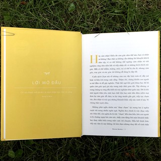 Sách -   Chạm (Bìa cứng)