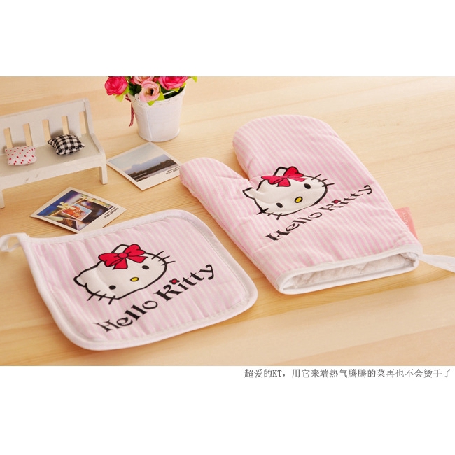 Bộ 2 sản phẩm găng tay và miếng lót chuyên dụng cho lò nướng in họa tiết Hello Kitty