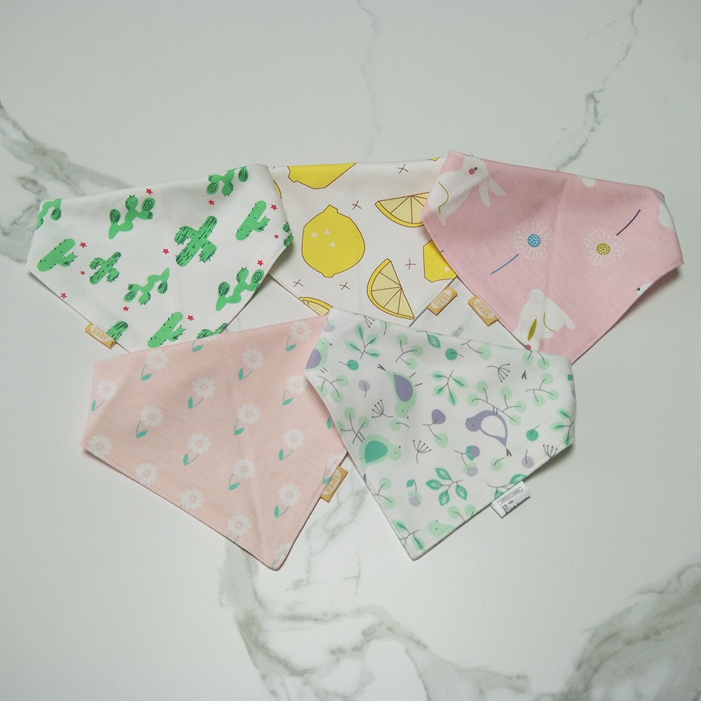 Bộ 5 yếm ăn bằng cotton in họa tiết hoạt hình cho bé