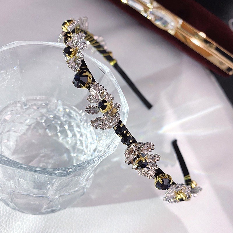 Bờm cài tóc IU đính đá nhân tạo phối hoa sang trọng dễ thương Her Accessories