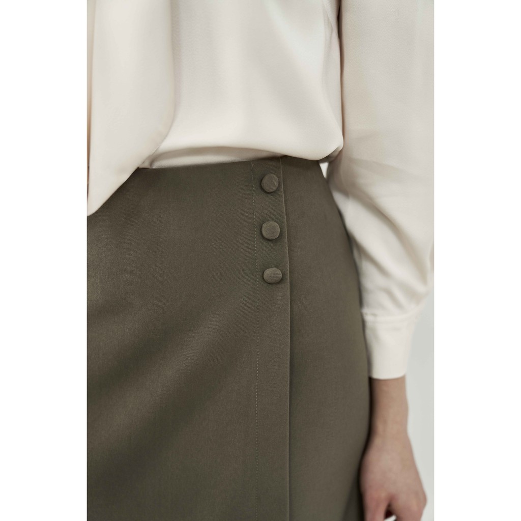 [Mã WABRHI5 giảm 15% đơn 599K] Chân váy đen vạt chồng khuy bọc 1CV1006 ADORE DRESS | BigBuy360 - bigbuy360.vn