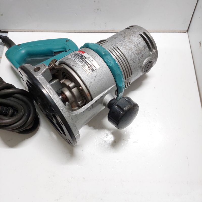 MÁY PHAY GỖ MAKITA NHẬT ĐIỆN 100V 1240W , XÀI ĐƯỢC MŨI 8MM VÀ MŨI 12MM