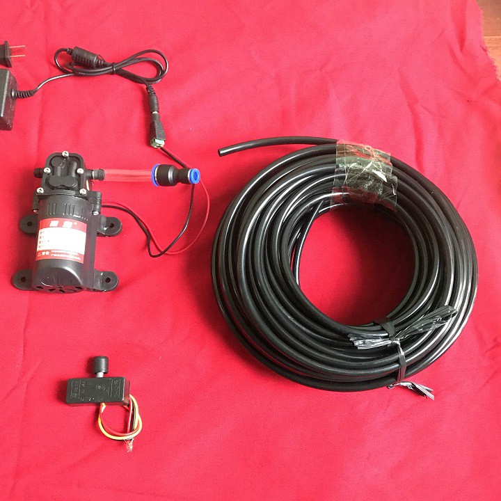 BỘ MÁY PHUN SƯƠNG TƯỚI LAN,LÀM MÁT 12V - 5 BÉC ( CÓ NGUỒN 12V5A)