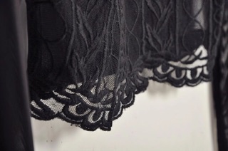 [Sale]Áo croptop ren Forever21 auth