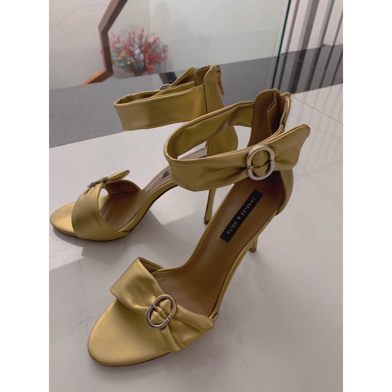 Giày Charles and Keith vàng size 37 cao 9 phân