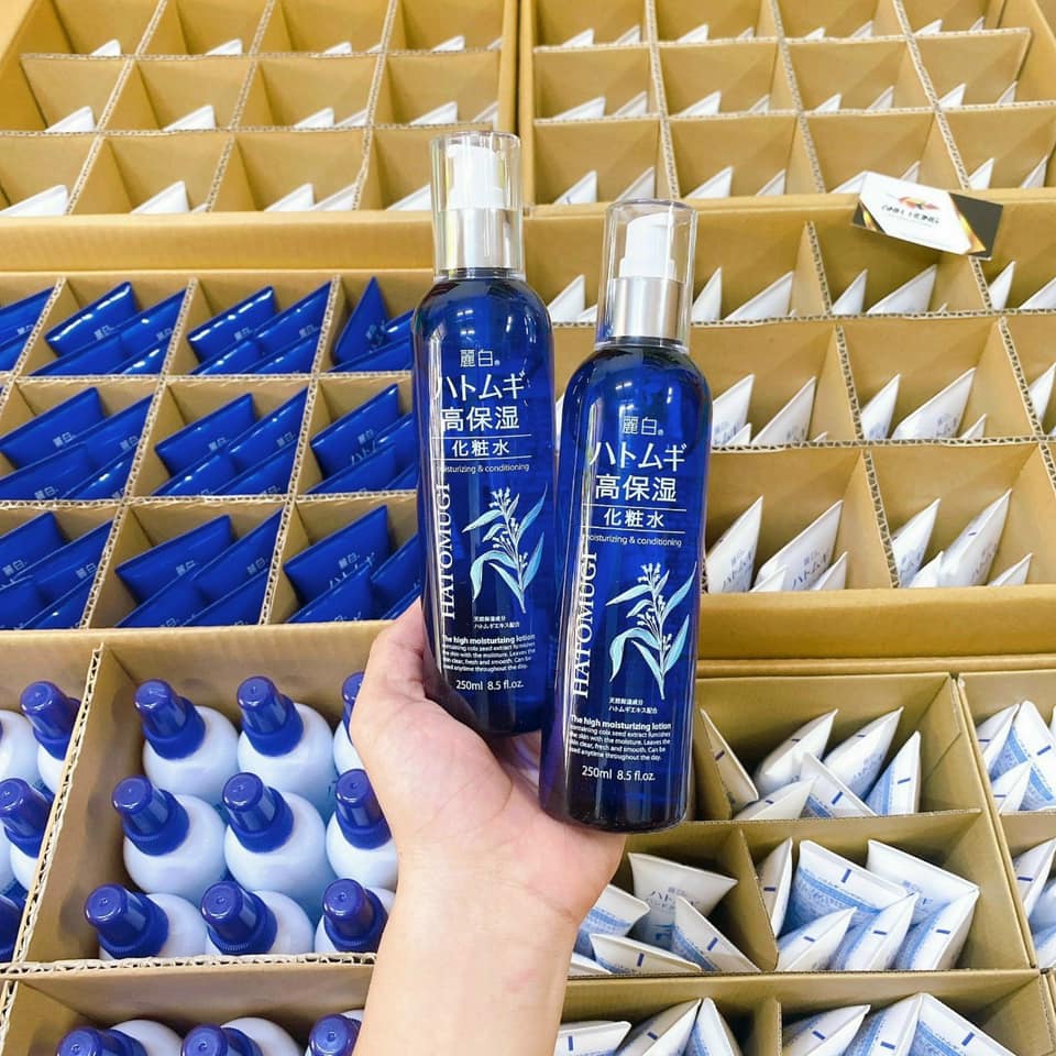 Serum Dưỡng Ẩm Ý Dĩ Hatomugi High Moisturizing Lotion 250ml Tinh Chất Làm Sáng Da