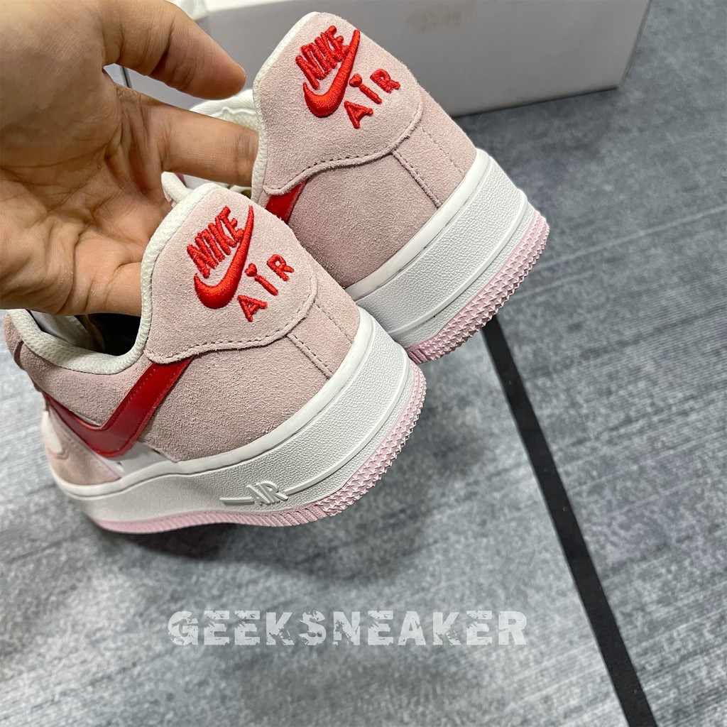 [GeekSneaker] Giày thể thao Air Force 1 - QS Valentine's Day Love Letter | BigBuy360 - bigbuy360.vn