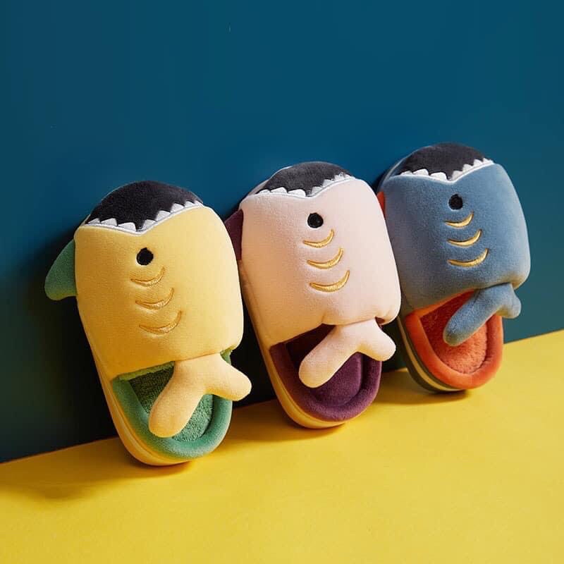 Dép mang trong nhà cho bé