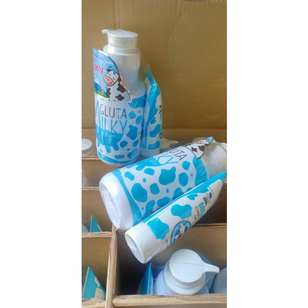 Sữa Tắm Bò GLUTA MILKY 800ml Tặng Kèm Sữa Rửa Mặt 190ml Thái Lan