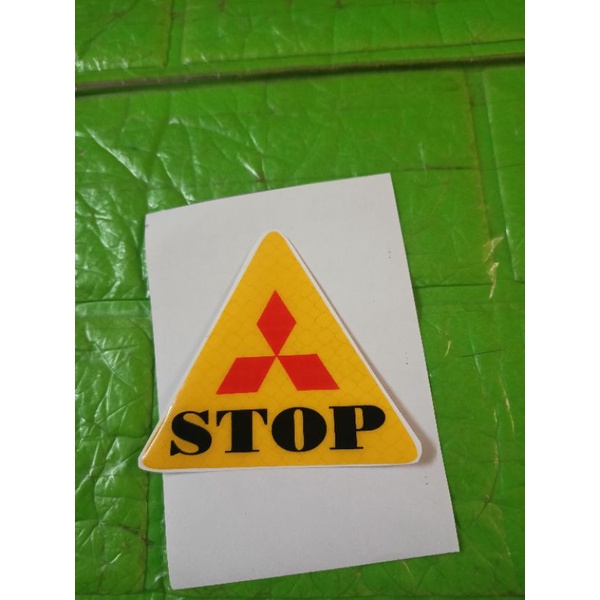 Tem nổi Stop trang trí đuôi xe tâm giác đỏ