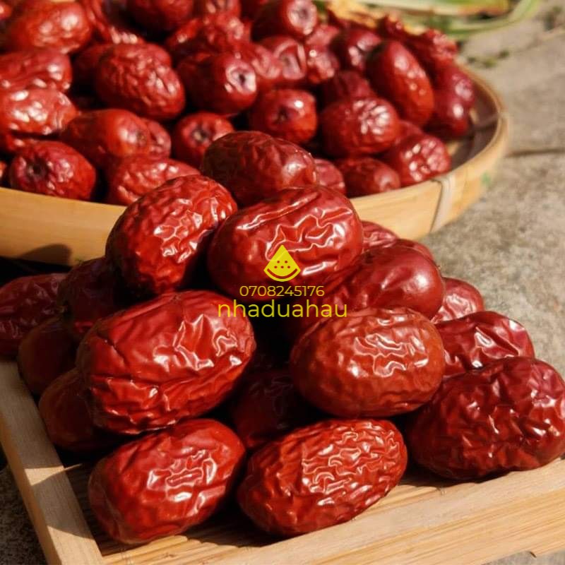 Một hộp táo đỏ sấy lạnh Hàn quốc hàng chuẩn mẫu Tết 3 mẫu hộp cứng có túi xách kèm sẵn đẹp sang chảnh 1000g | BigBuy360 - bigbuy360.vn