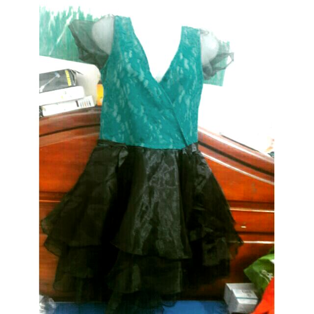 Váy voan ren cổ sâu sale