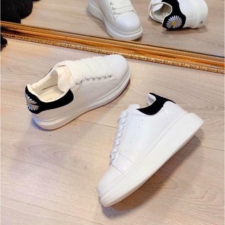 MC QUEEN HOA CÚC +tặng 1 đôi vớ