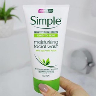 Mẫu mới - Sữa Rửa Mặt Cho Da Khô Simple Moisturising Facial Wash (Bill Anh)