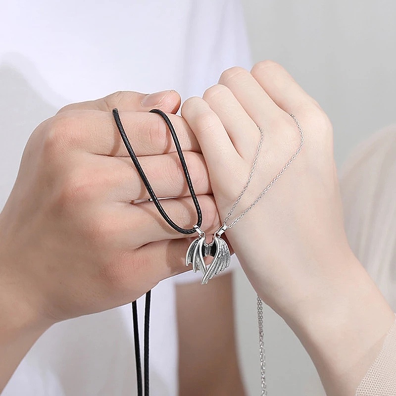 1 cặp dây chuyền mặt thiên thần ác quỷ phong cách vintage