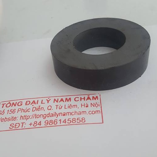 Nam châm đen 70x15mm lỗ 32mm