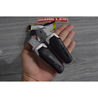 Cặp gác chân ducati gắn mọi dòng xe honda yamaha