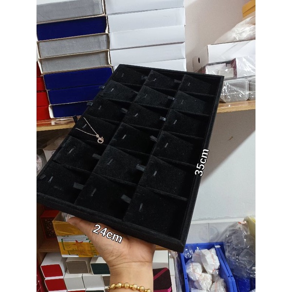 Khay trưng dây chuyền cộng mặt dây cao cấp