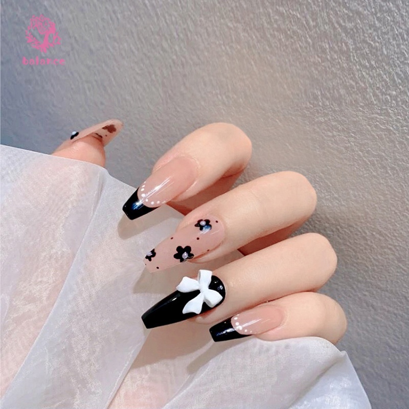 Hộp 24 móng tay giả màu đen họa tiết hoa và nơ xinh xắn có keo dán