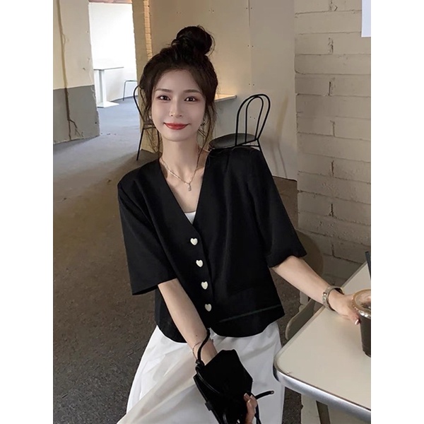 🌸 Set Áo tay lỡ cổ timmmm + Váy basic siu xinh cúc hình trái tim | BigBuy360 - bigbuy360.vn