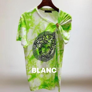 Áo versace kèm tag hãng Ảnh thật shop chụp lưu ý mua hàng ko hỏi ảnh thật . Ảnh thật shop chụp đã up trên bài