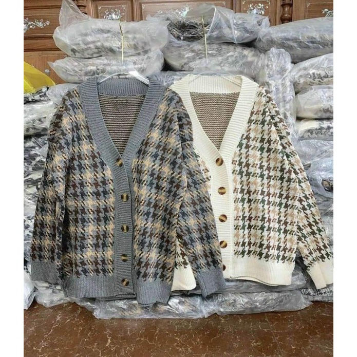 Áo khoác len sọc caro dáng rộng rãi chất đẹp như hình.