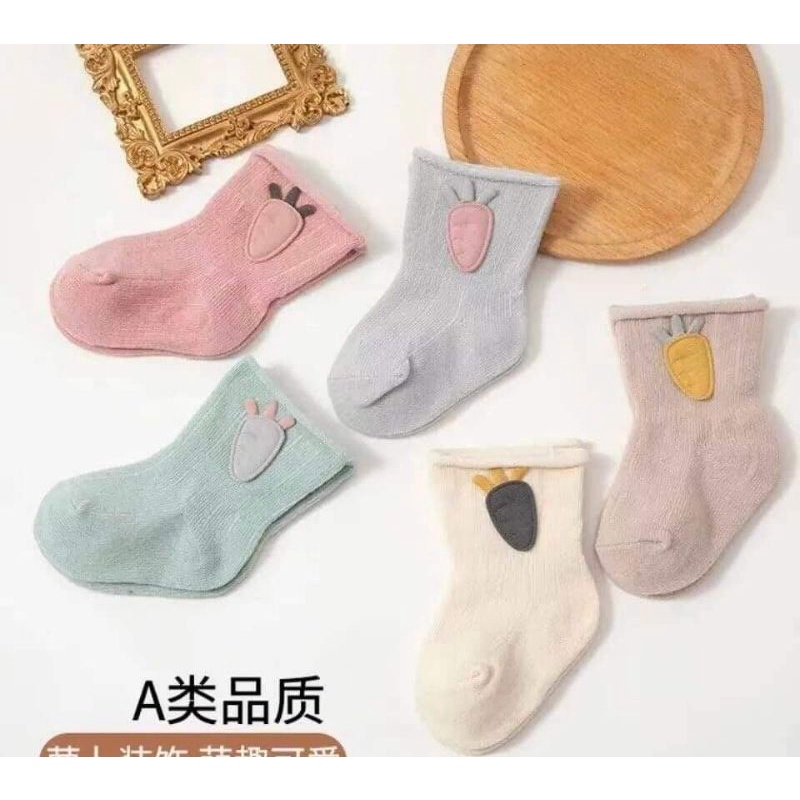 Sét 5 đôi tất hình cà rốt cho bé gái