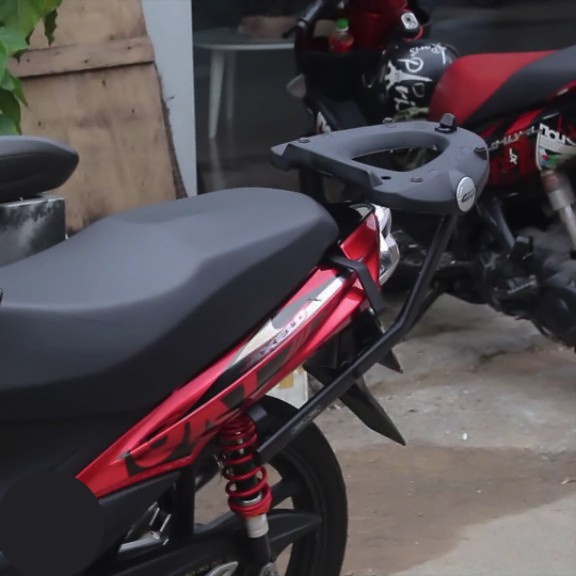 Baga Givi HRV Axelo 125 chính hãng cho xe chịu lực cao bao gồm đế gắn thùng