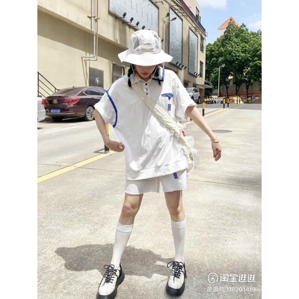 Set đồ nam nữ form rộng unisex, áo cổ bẻ kèm quần short đùi thêu logo chất liệu cotton tổ ong