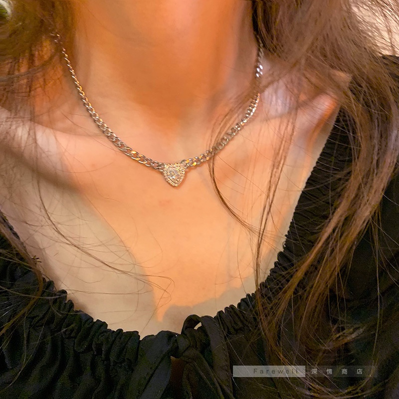 Vòng cổ hình trái tim đính đá màu hồng phong cách Hàn Quốc