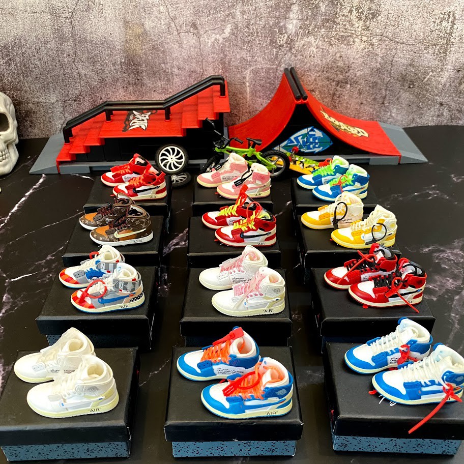 Móc Khóa Giày Mini Sneaker - Jordan 1 x Off-White - Mô Hình Giày tỷ lệ 1:6