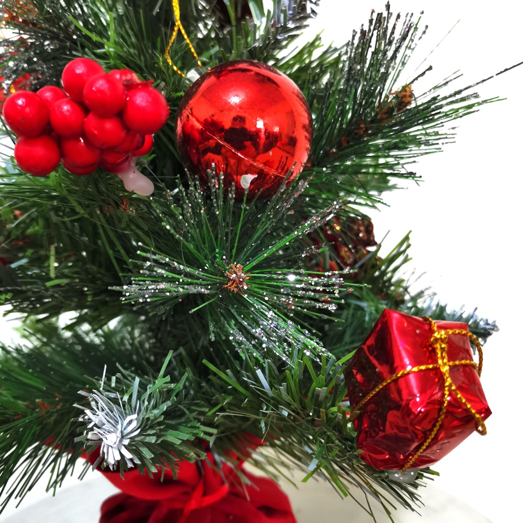 Cây thông noel để bàn 40cm trang trí giáng sinh mẫu 3 loại lá gắn trái thông tặng kèm dây led 8m màu vàng