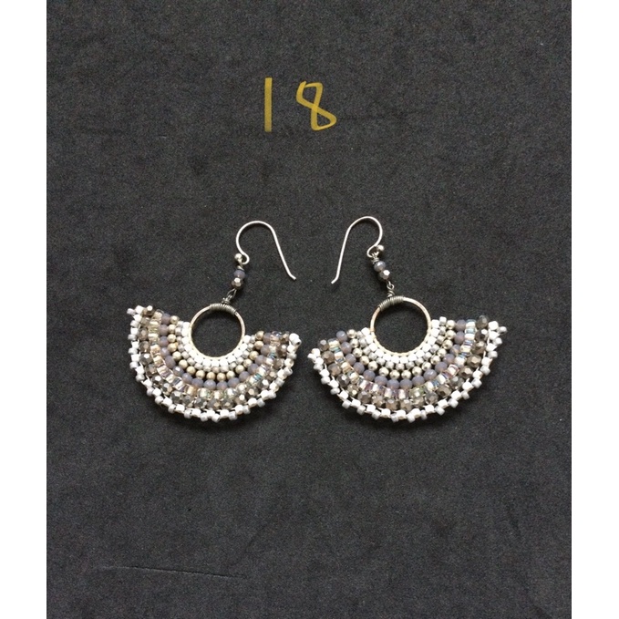 Khuyên tai phale, hạt đá thủy tinh