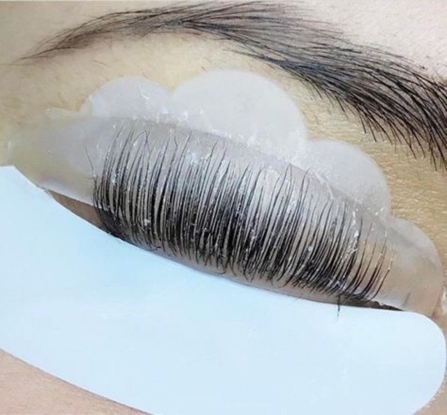 Trục uốn mi thần thánh